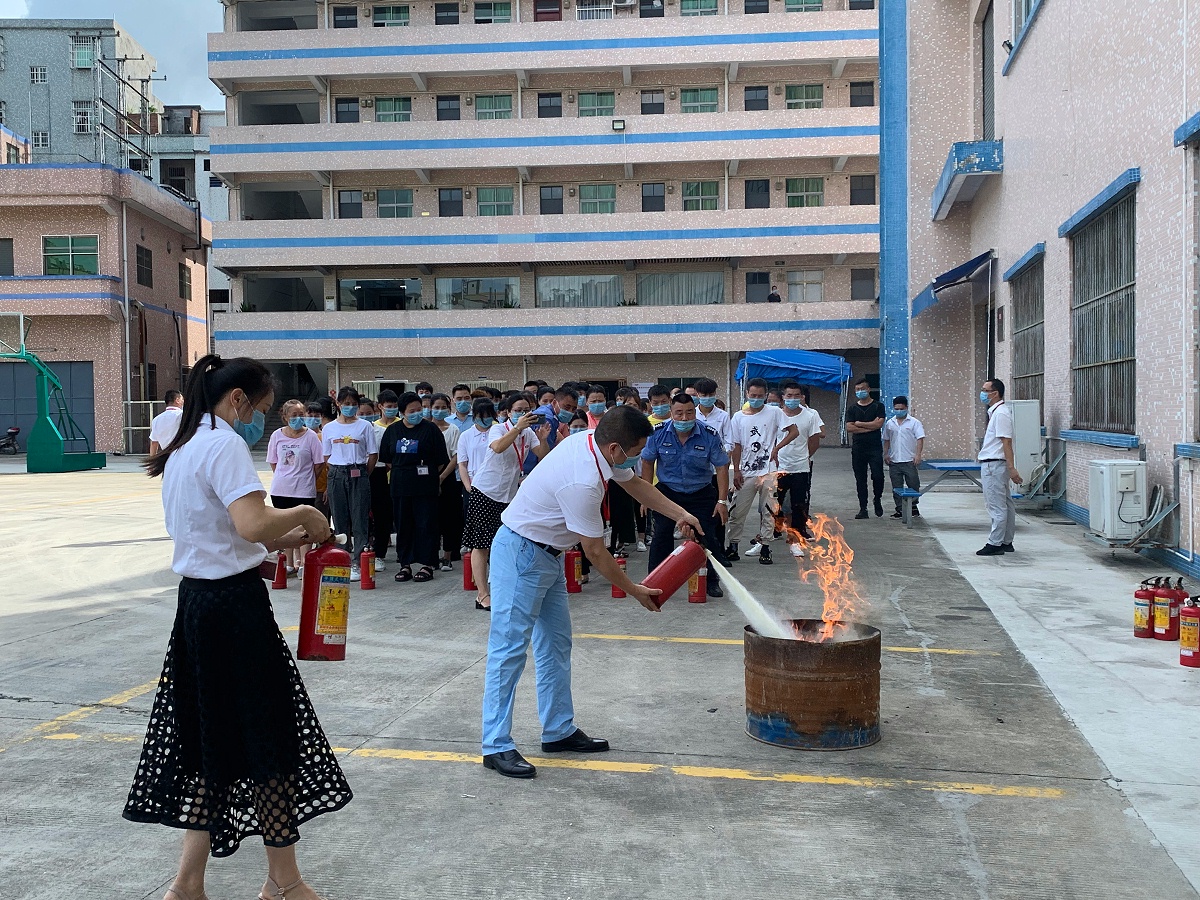 凯发天生赢家消防演习 (8)