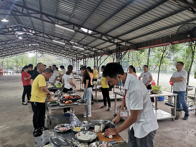 凯发天生赢家庆贺嘉人生日，齐聚烧烤欢乐晚宴 (3)